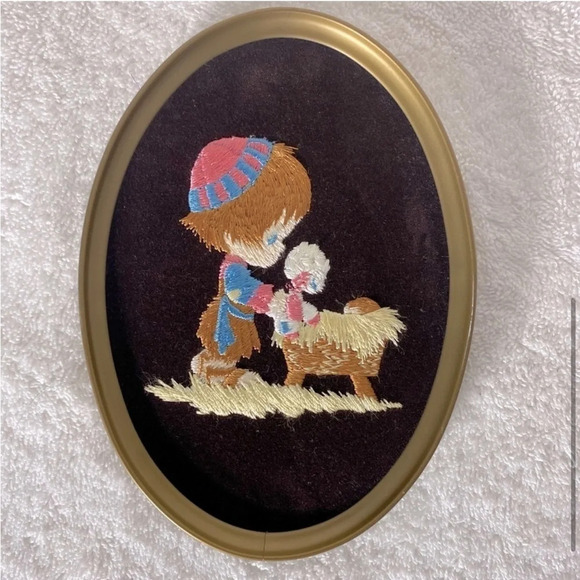 Vintage Ecstasy Giftware Brown Velvet Embroidered Oval Framed Art - Picture 6 of 6